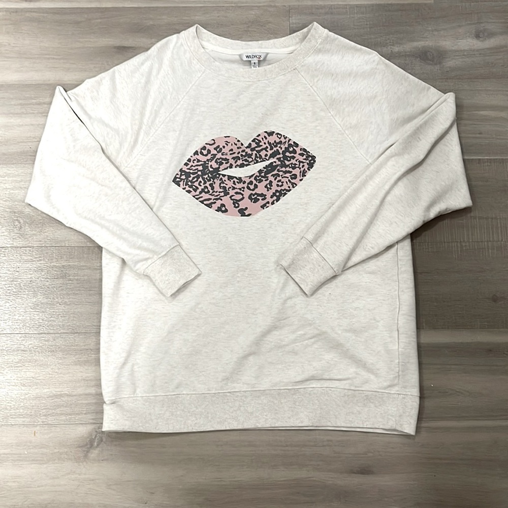 small wild fox sweatshirt with pink leopard lips